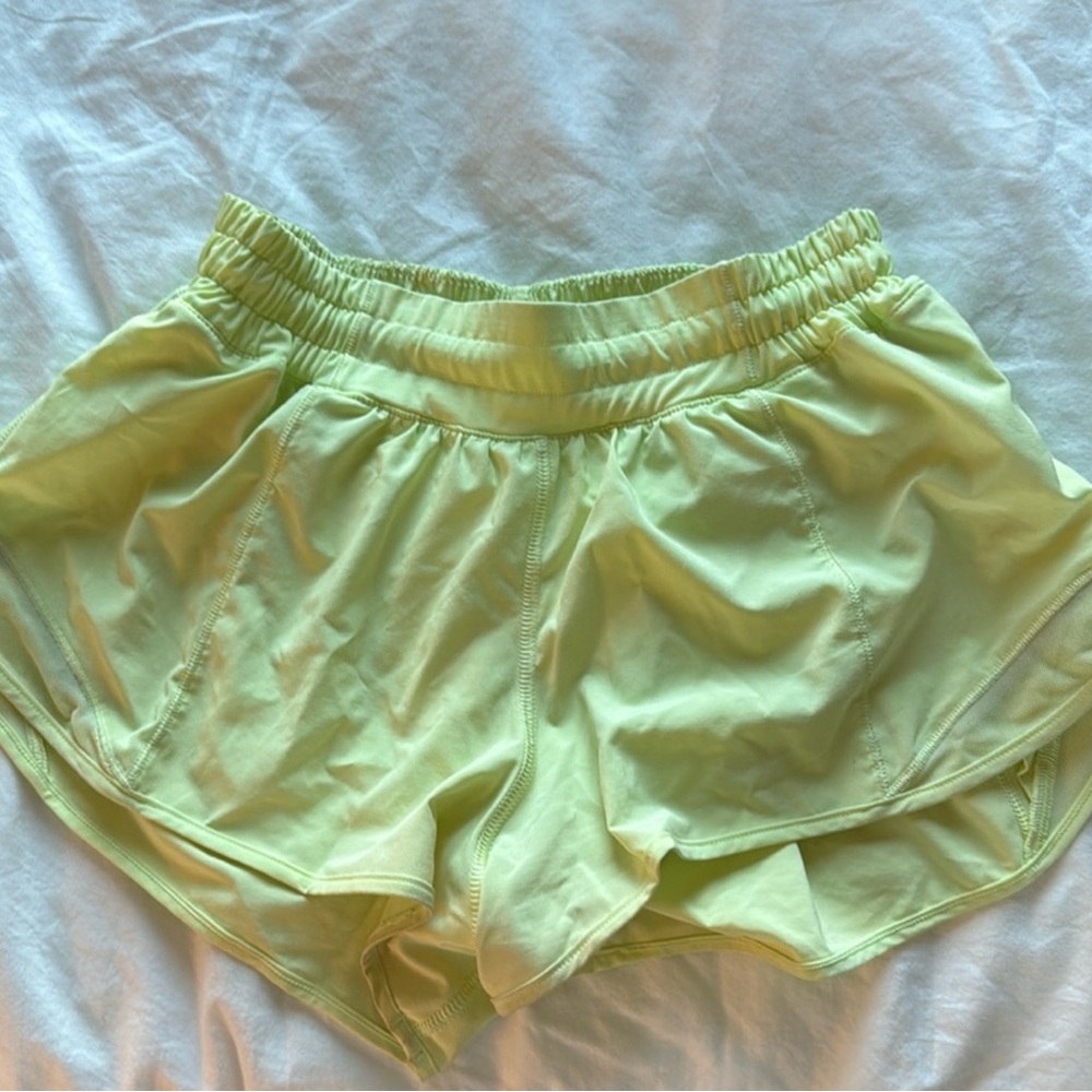 Lululemon Hotty Hot Shorts 2.5”